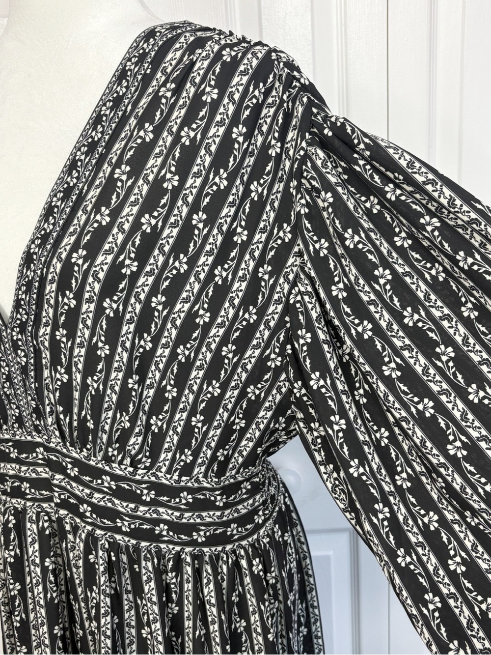 Max Studio London Black & White Print Sheer V-Neck Puff Sleeve Maxi Dress - Picture 6 of 16